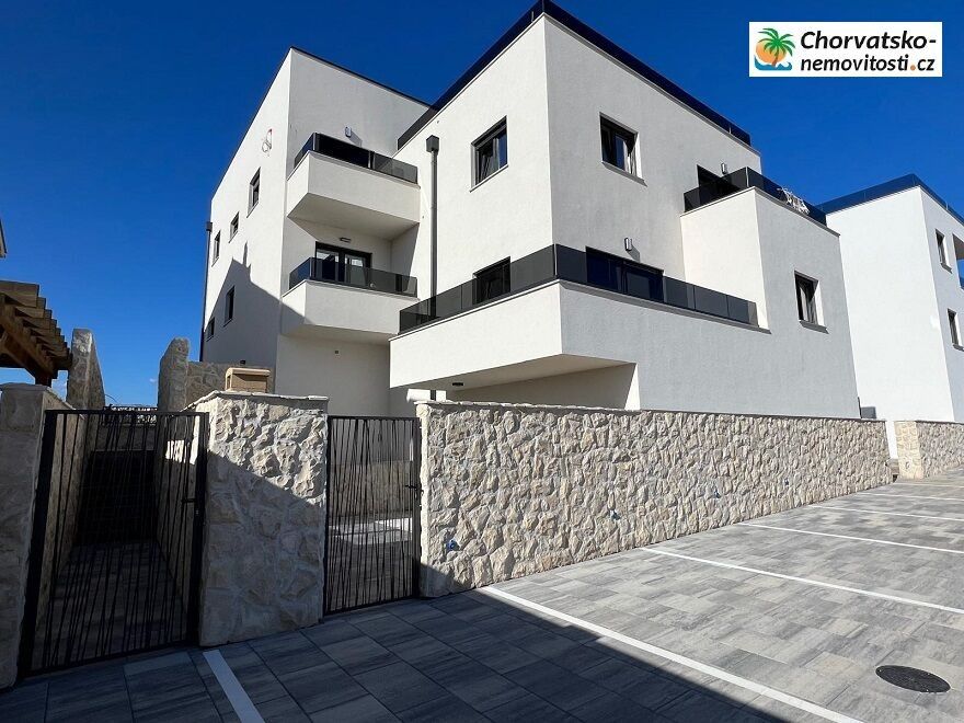 Byty, 987 66, Zahraničí