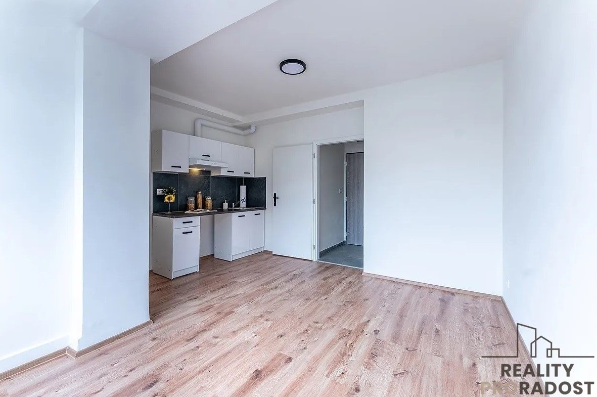 Pronájem byt 1+kk - Na břevnovské pláni, Praha, 20 m²