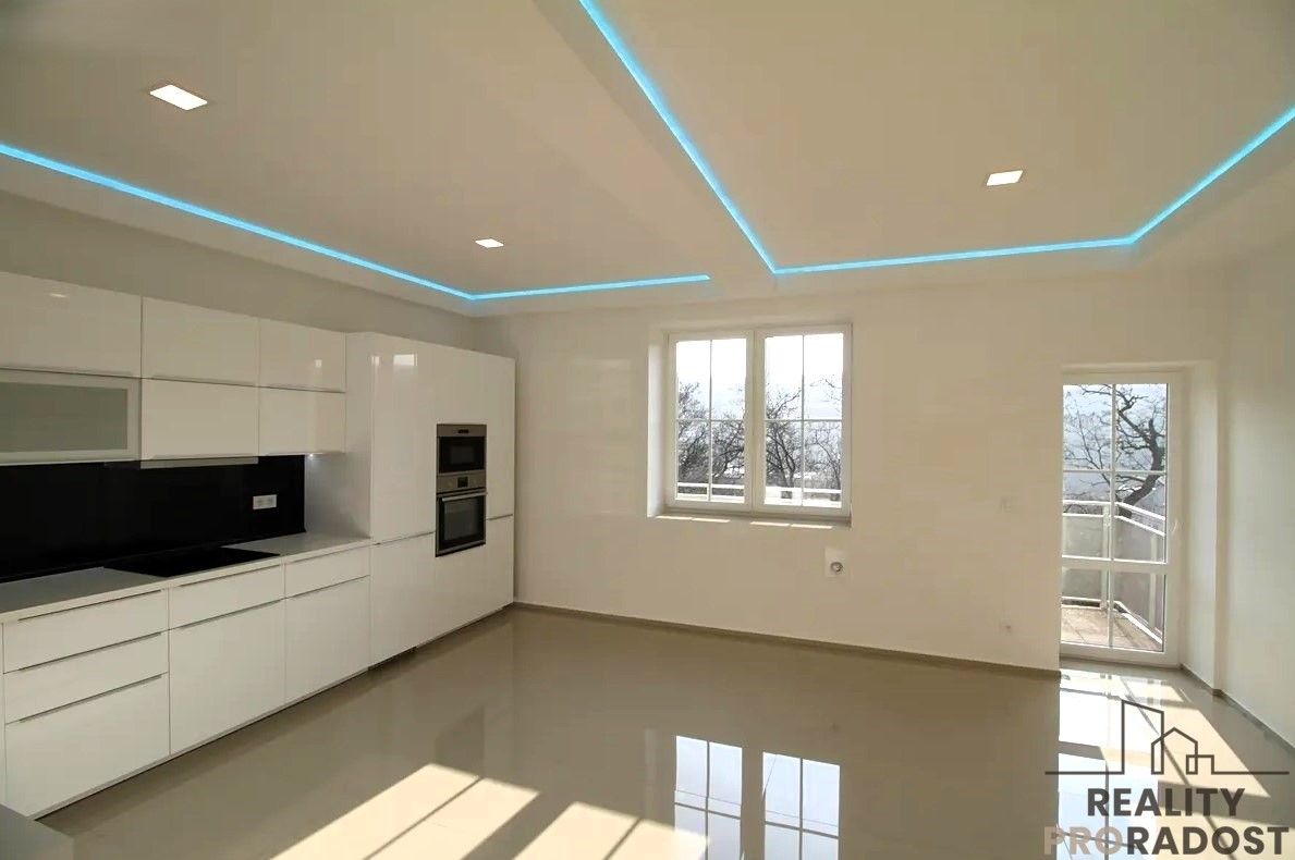 Pronájem byt 4+kk - Plzeňská, Praha, 107 m²