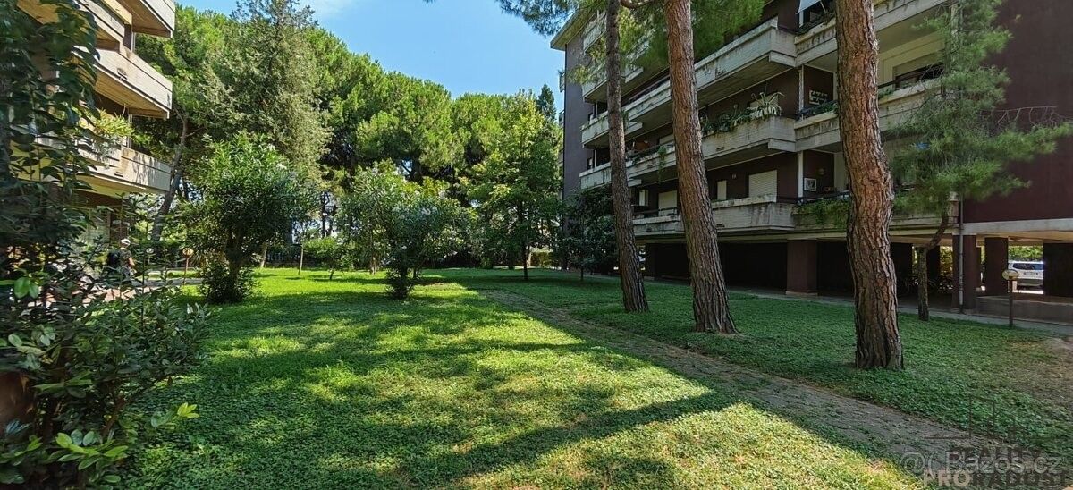 Byty, 987 66, Zahraničí