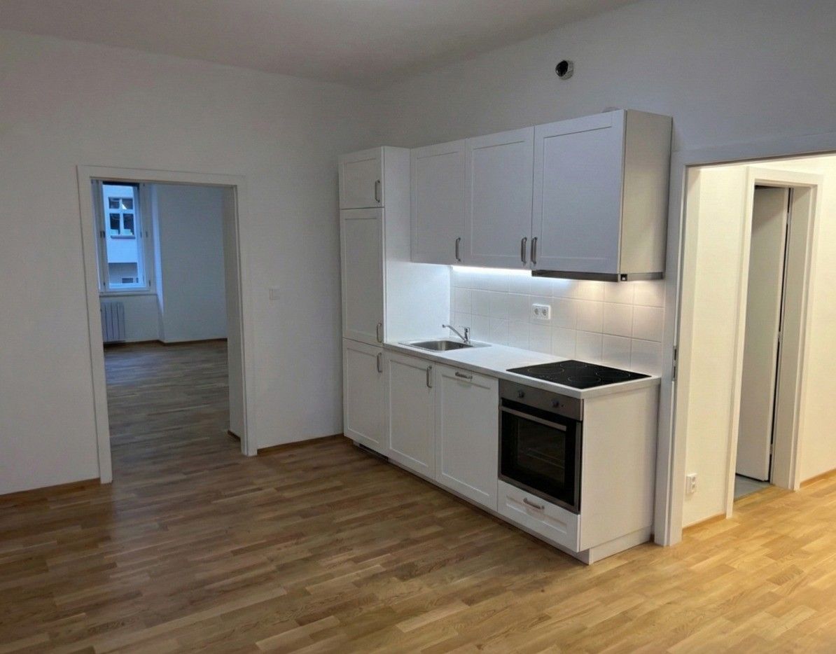 2+kk, Národní obrany, Praha, 55 m²