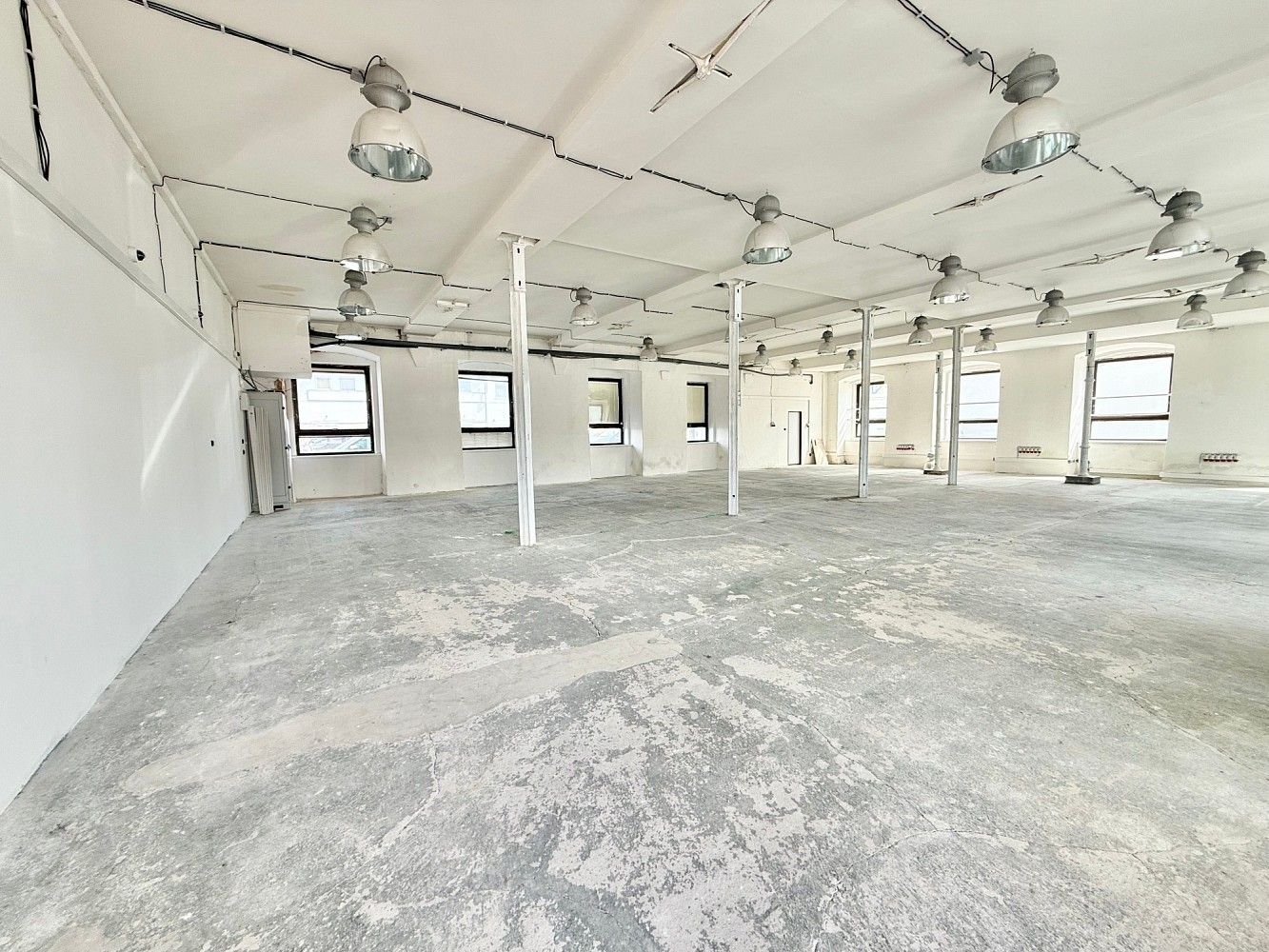 Obchodní prostory, 365 m²