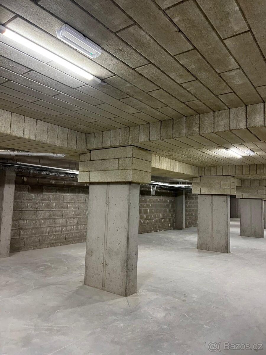 Garáže, Plzeň, 301 00