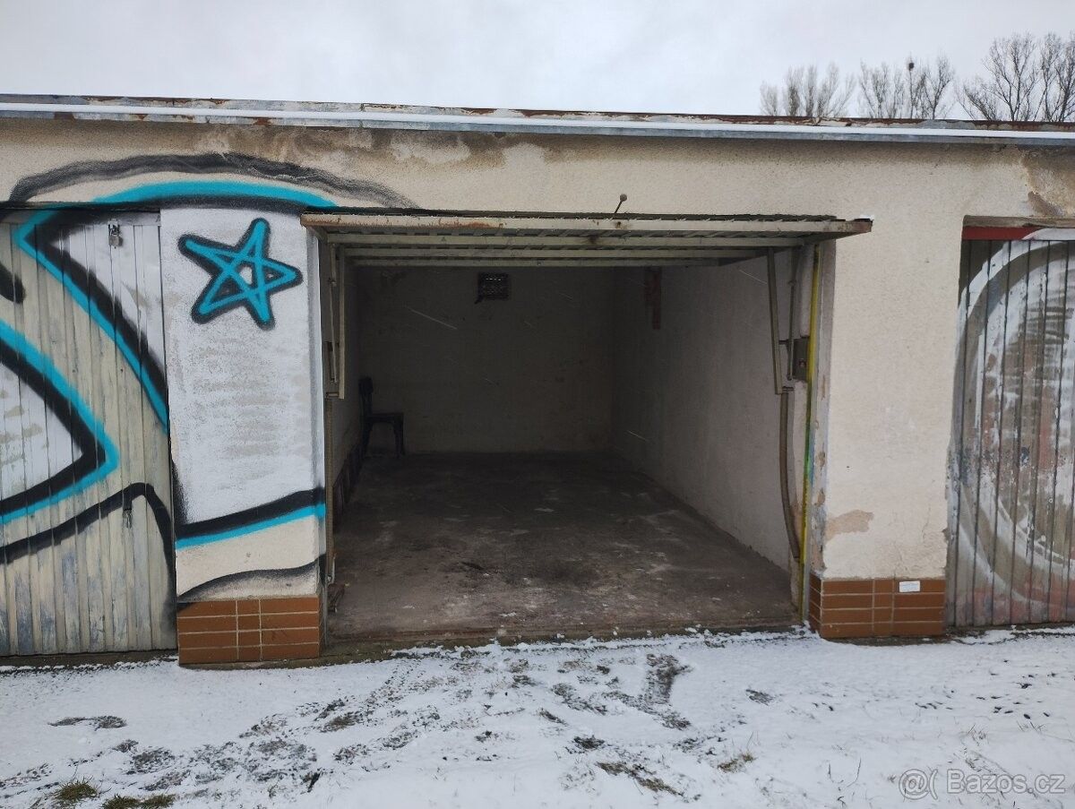 Garáže, Hradec Králové, 500 02 - 2