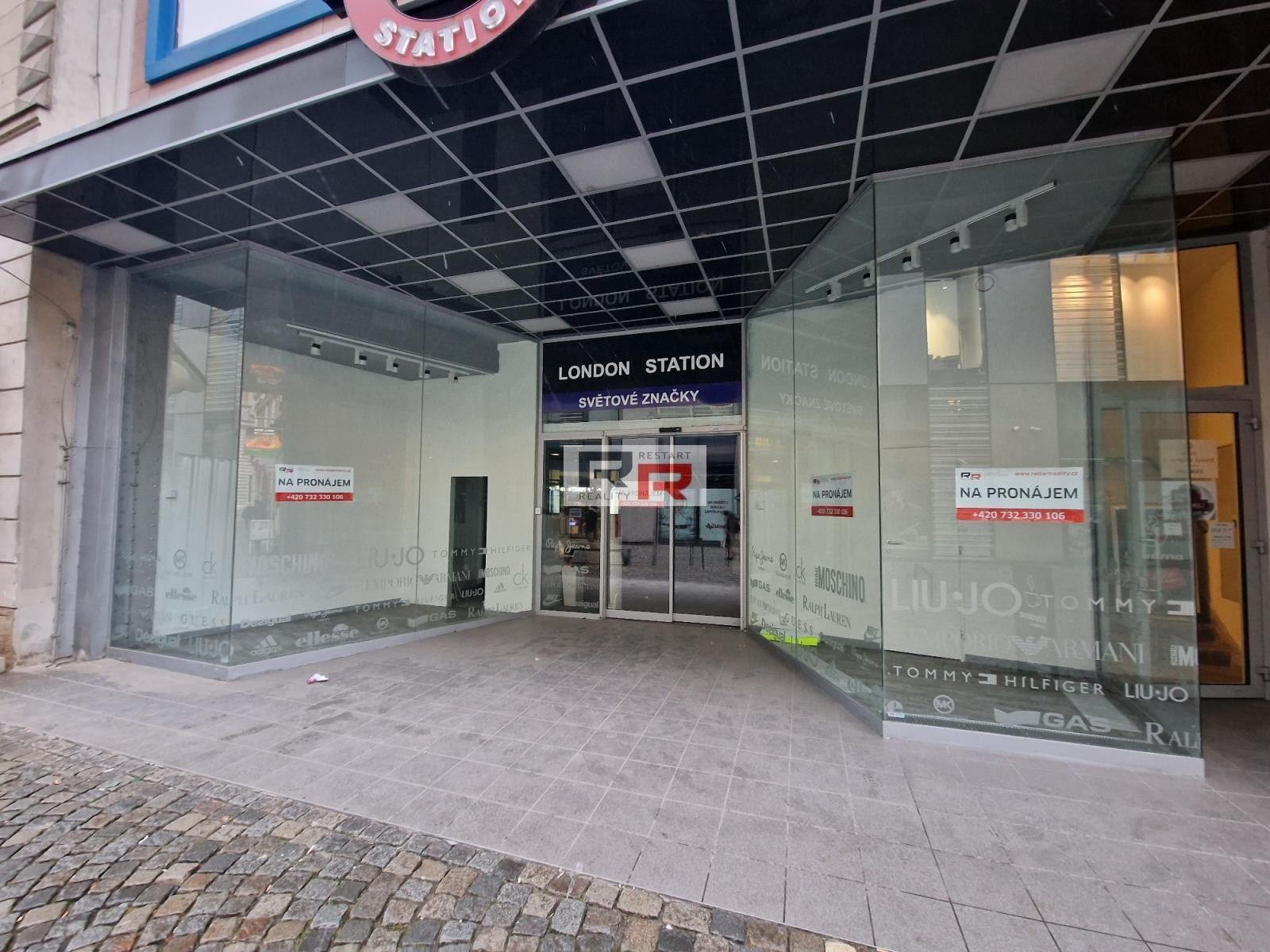 Pronájem obchodní prostory - 28. října, Olomouc, 438 m²