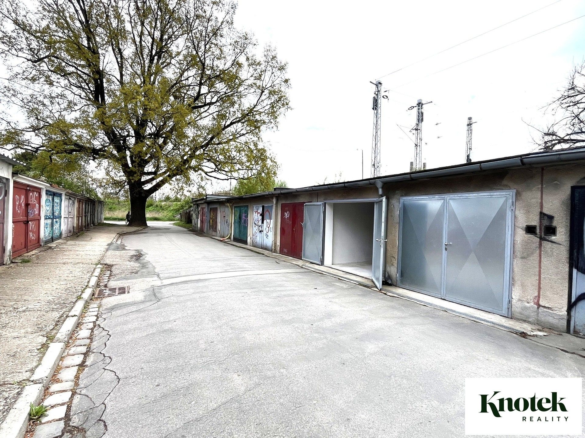 Garáže, Sazenice, Brno Komárov, 17 m² - 2
