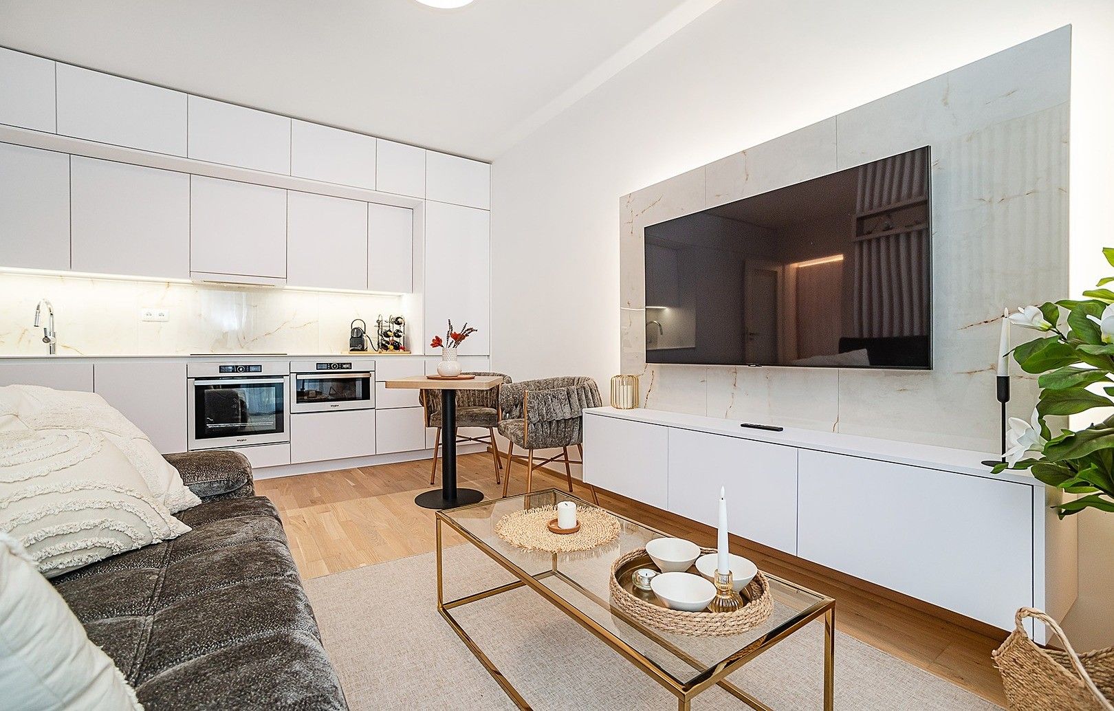 Pronájem byt 1+kk - Šenácká 583/3, Praha, 60 m²