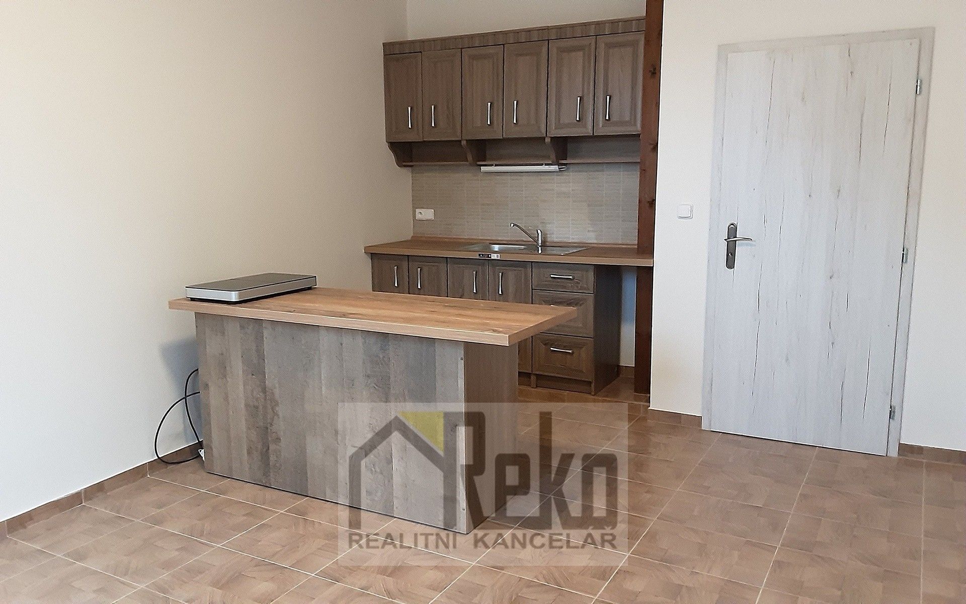 Pronájem byt 1+kk - Vinařice, 28 m²