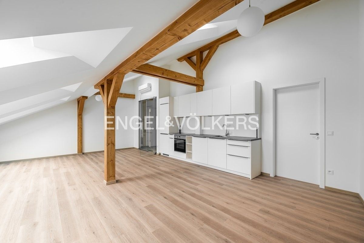 2+kk, Václavské náměstí, Praha, 79 m²