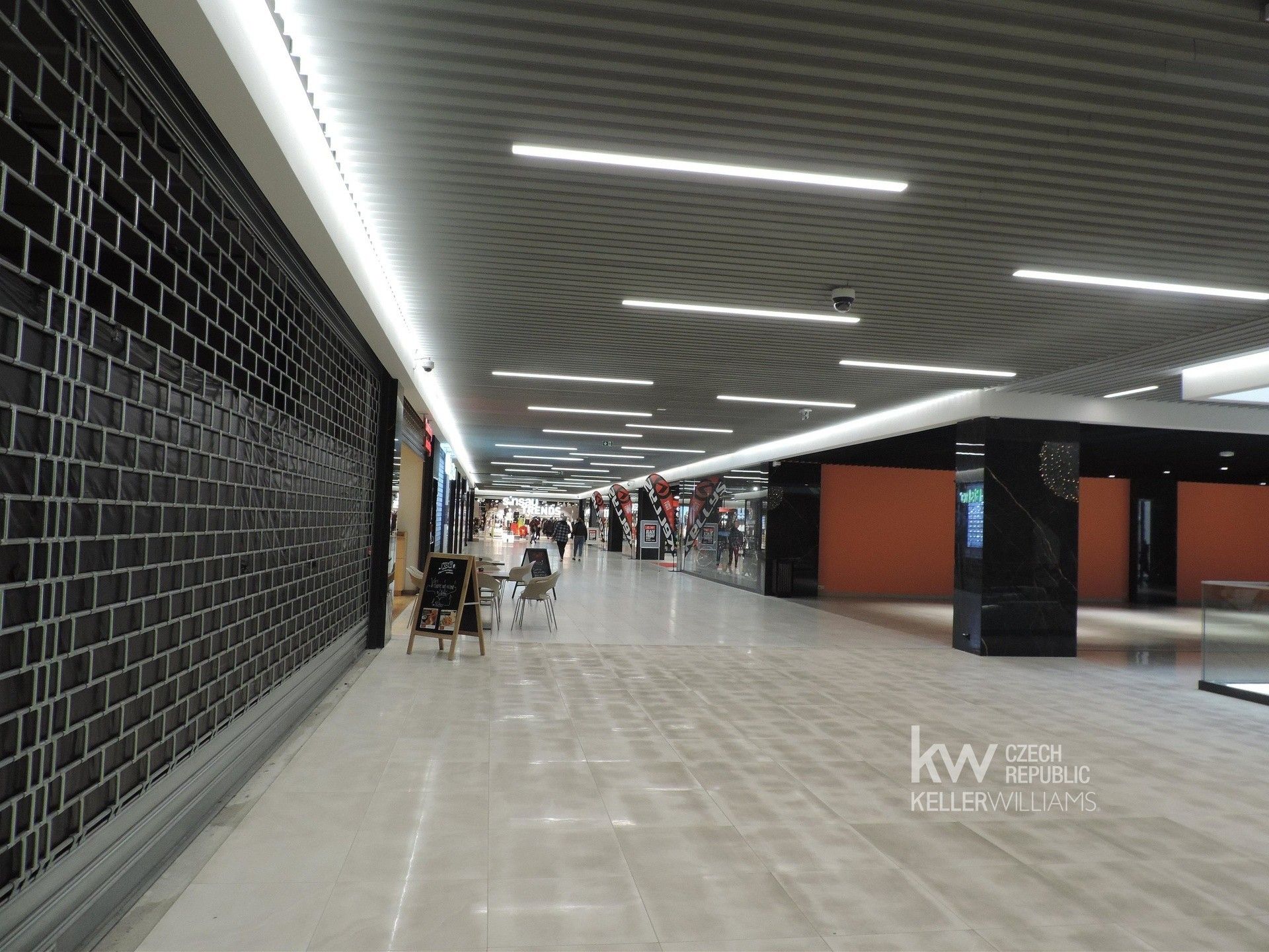 Obchodní prostory, Dukelská třída 1713, Hradec Králové Pražské Předměstí, 326 m² - 2