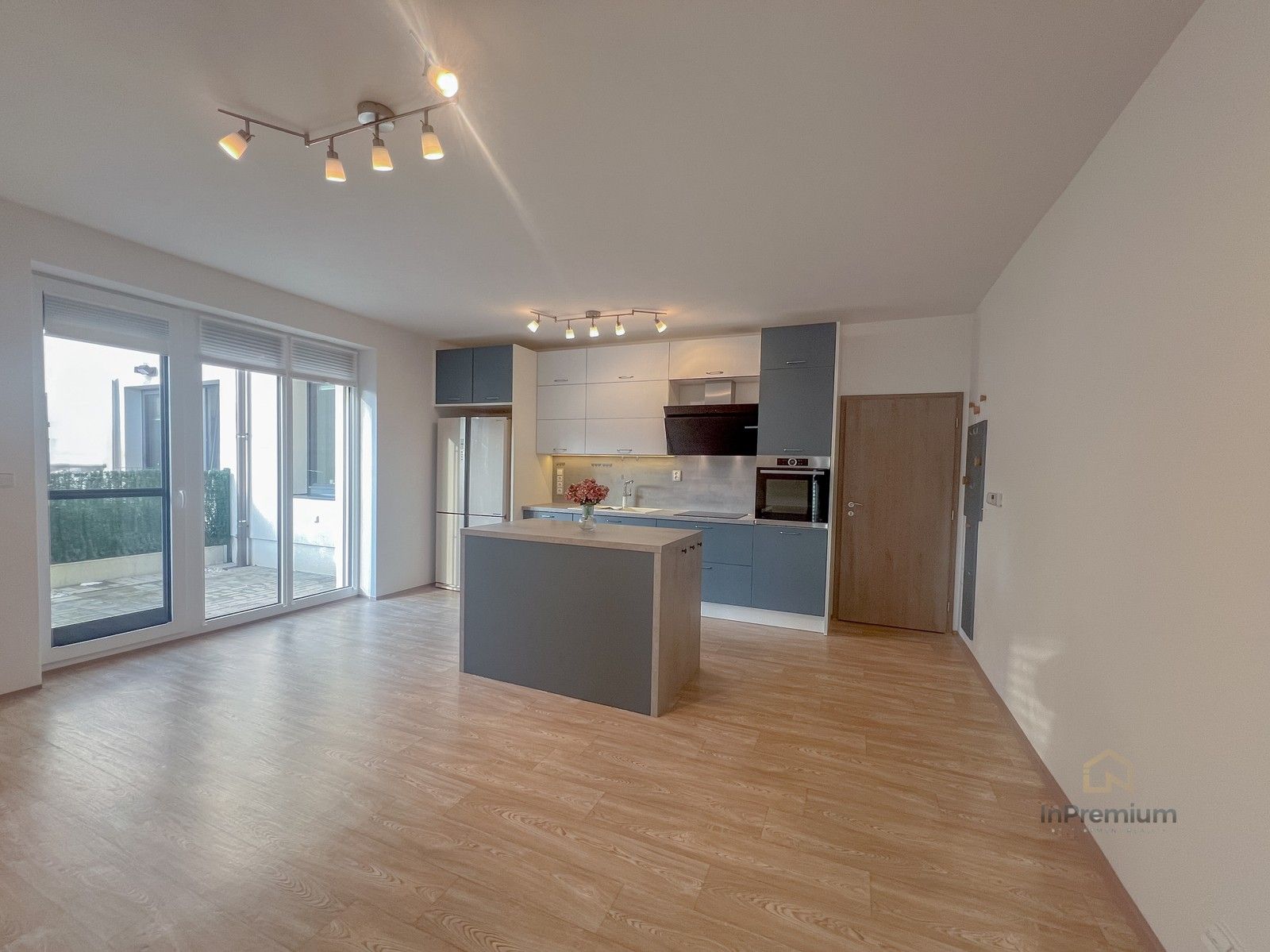 3+kk, Náměstí Svobody, Plesná, 66 m²