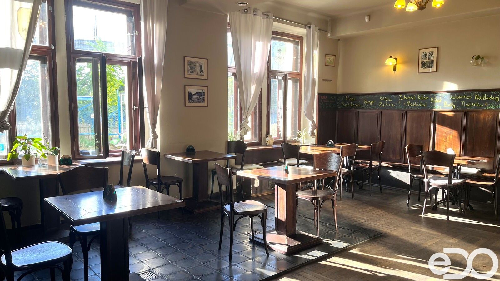 Restaurace, Nad Kolčavkou, Praha Libeň, 402 m²