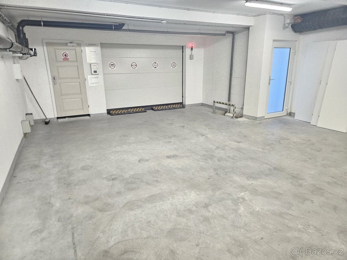 Garáže, Brno, 602 00