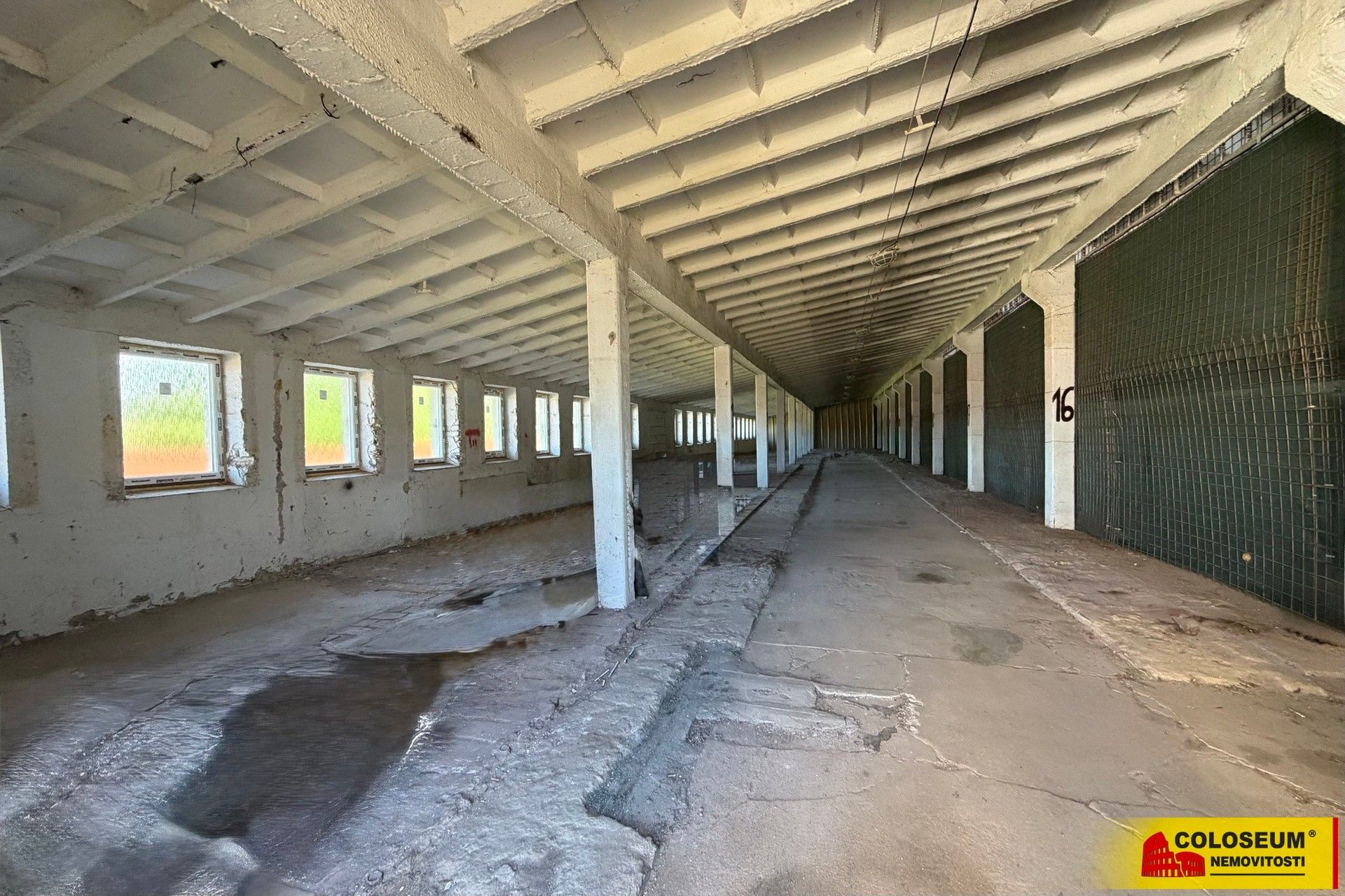 Sklady, Chvalovice, 330 m² - 1