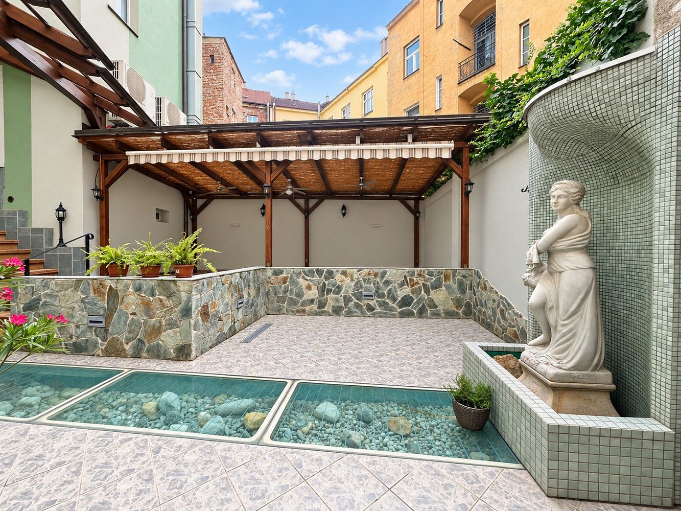 Restaurace · 297 m² · Praha - Vršovice, okres Praha 10, Hlavní město Praha - 4