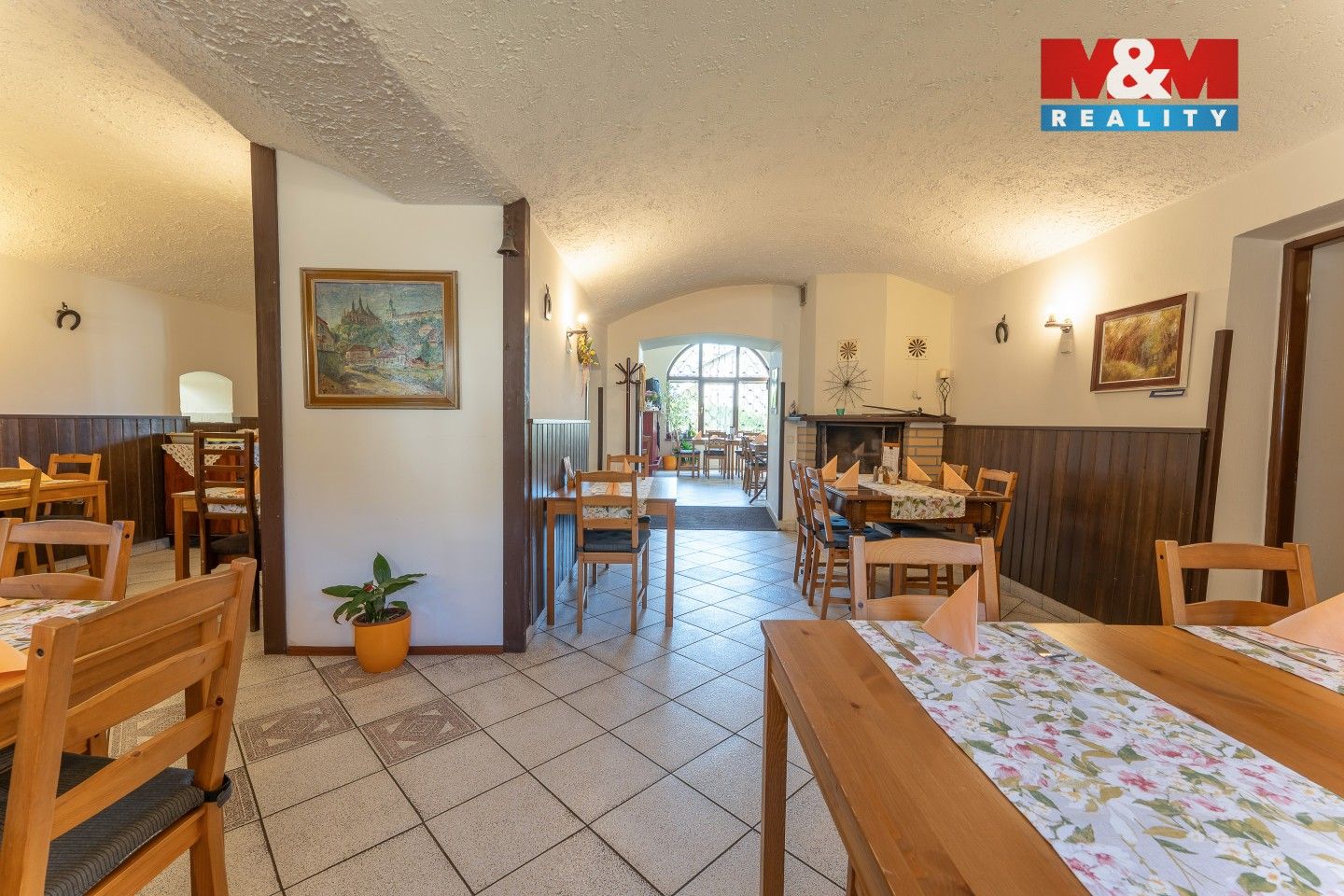 Restaurace · 390 m² · Suchdol - 4