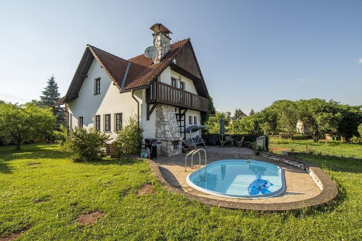 Chaty, Pecka - Bukovina u Pecky, Královéhradecký kraj
