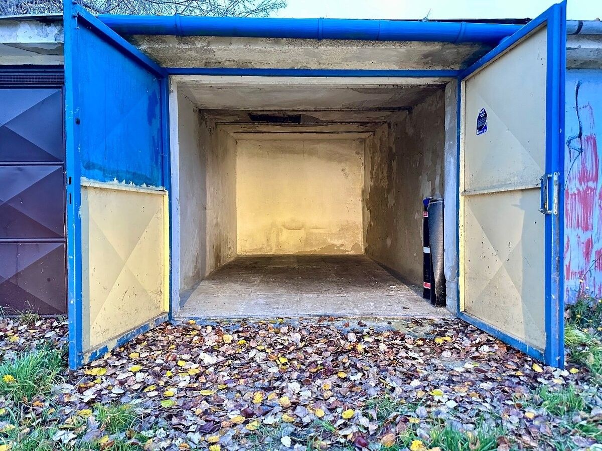 Prodej garáž - Hodonín, 695 01