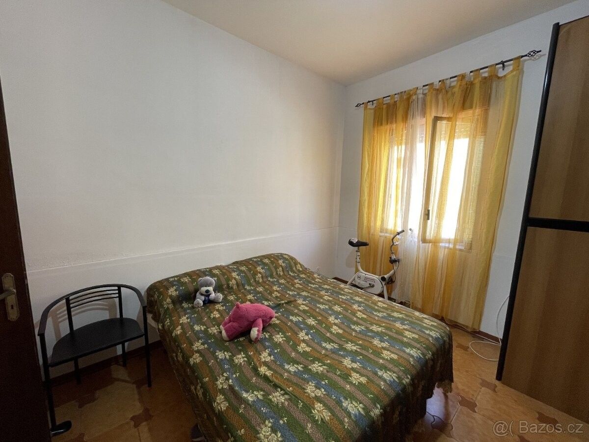 Rodinné domy, 987 66, Zahraničí