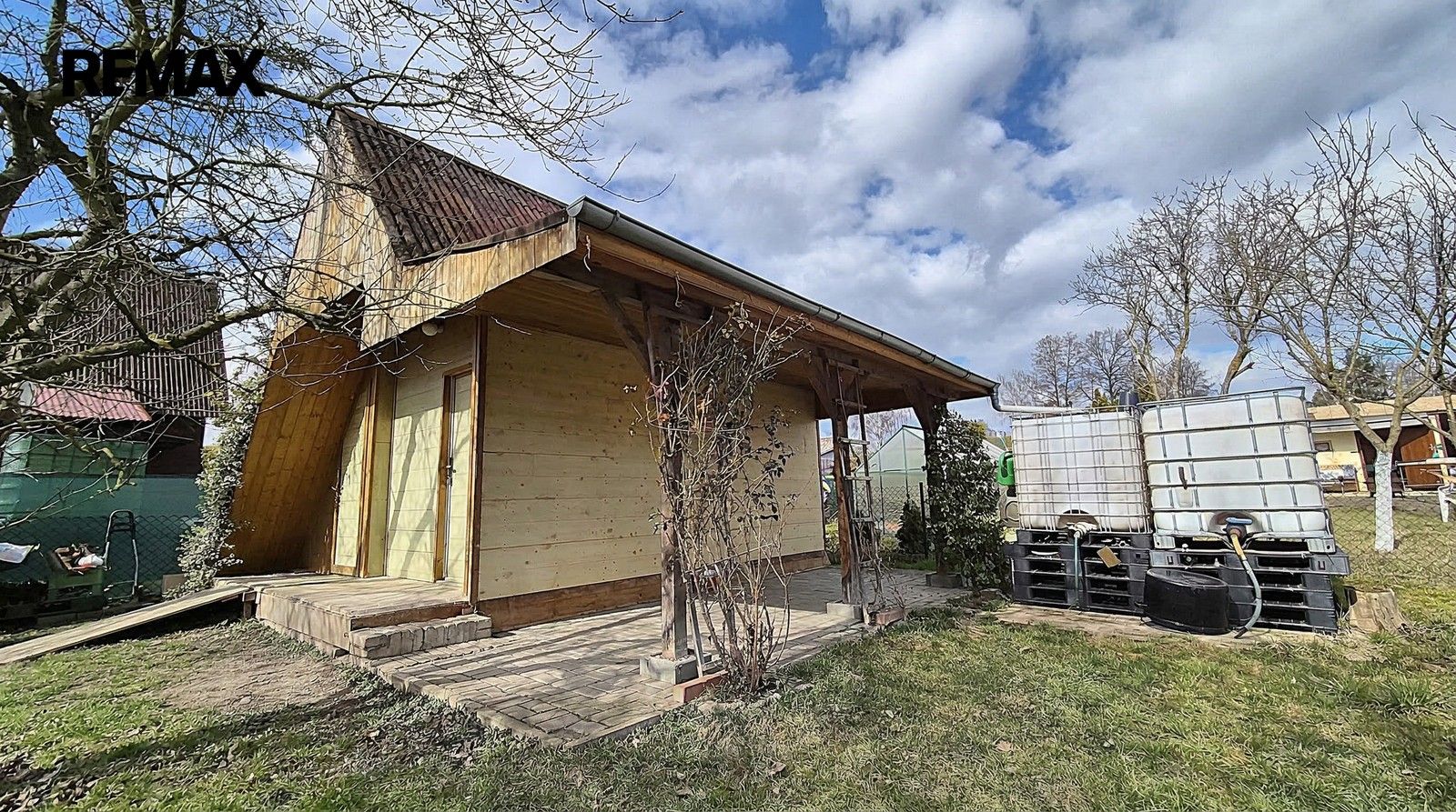Zahrada · 572 m² · Lenešice - 3