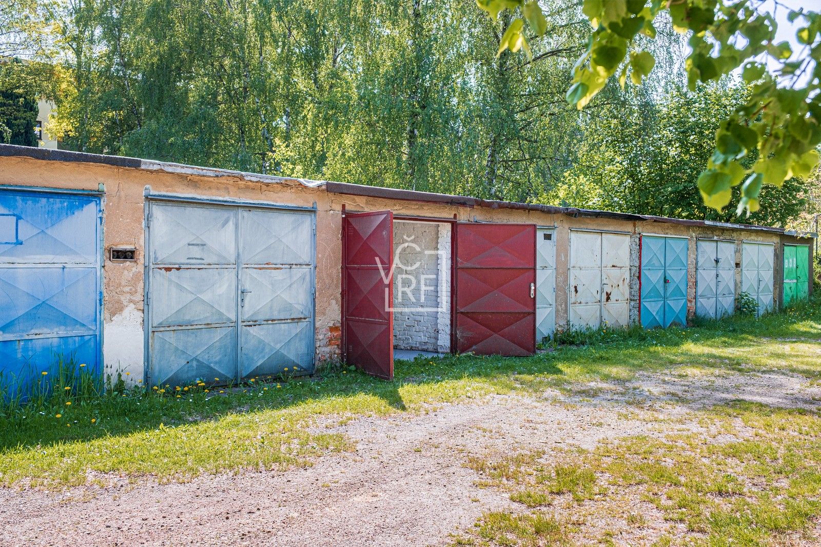 Garáže, Chvaletice, 20 m² - 1