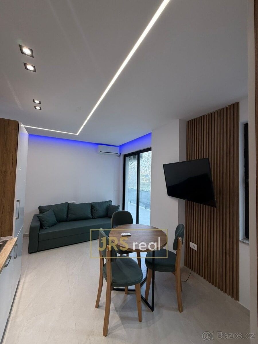 Byty, 987 66, Zahraničí