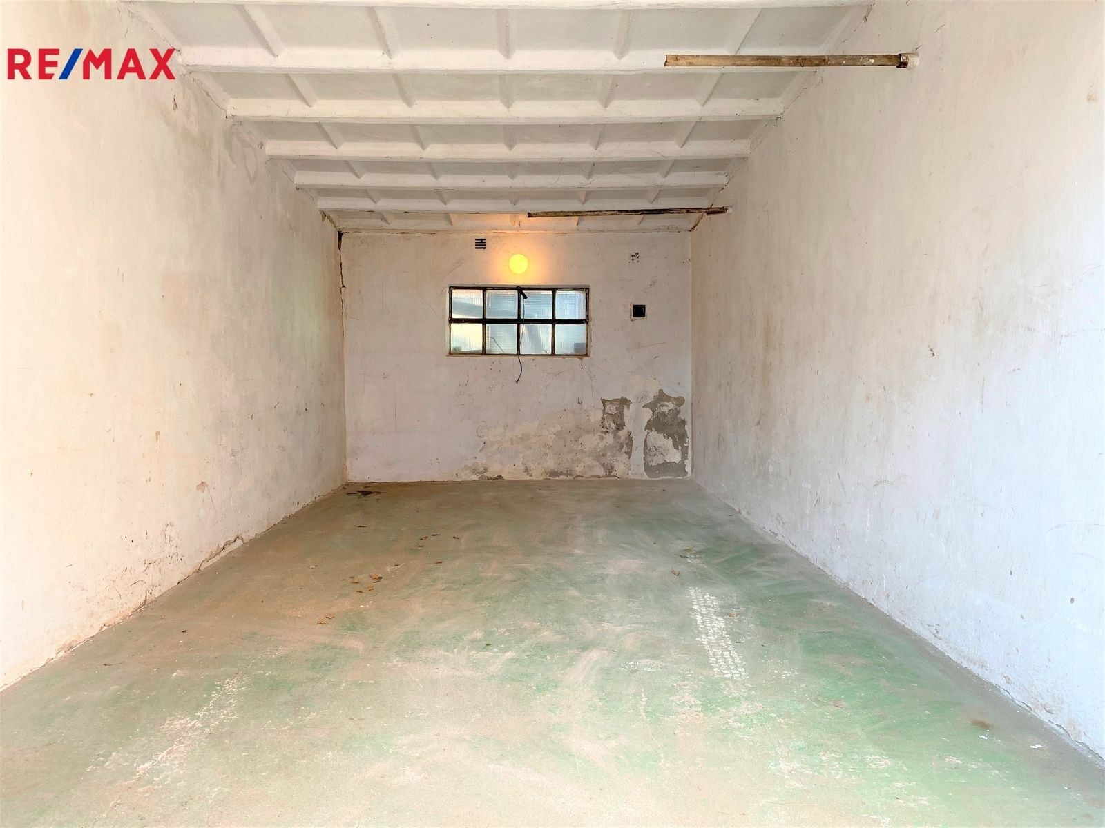 Pronájem garáž - Brigádníků, Tábor, 18 m²