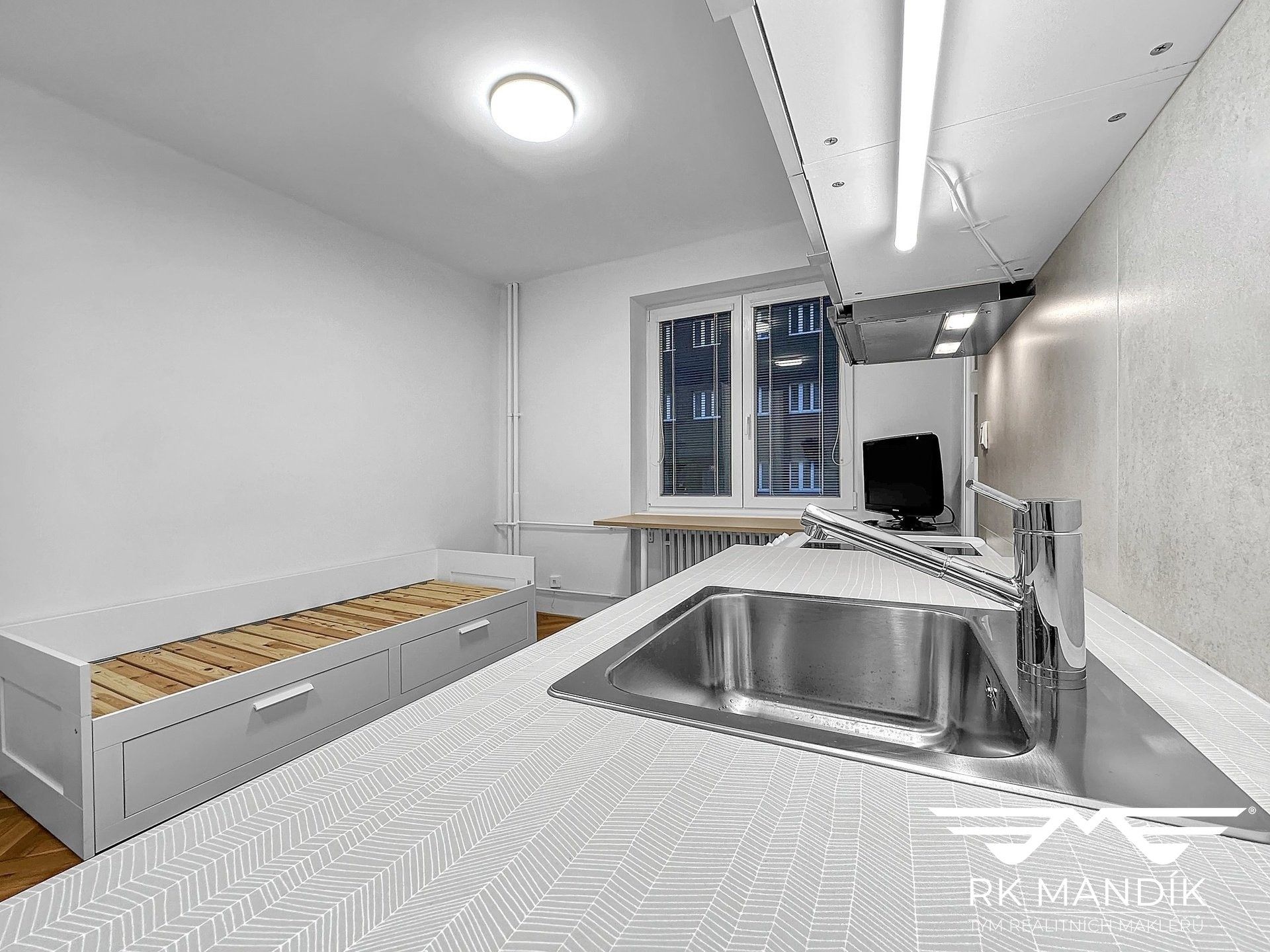 Pronájem byt 1+kk - V předpolí, Praha, 20 m²