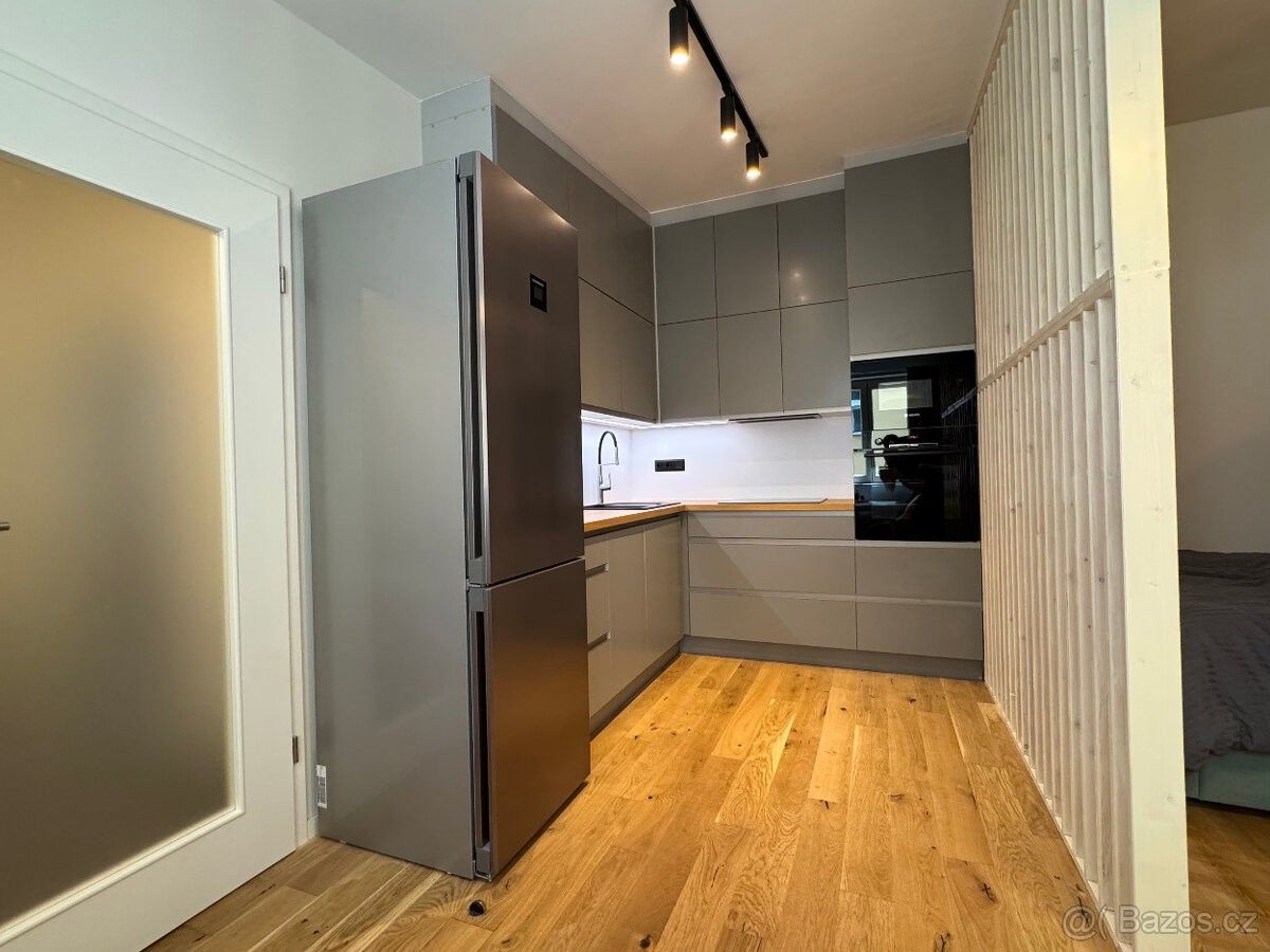 Pronájem byt - Praha, 128 00