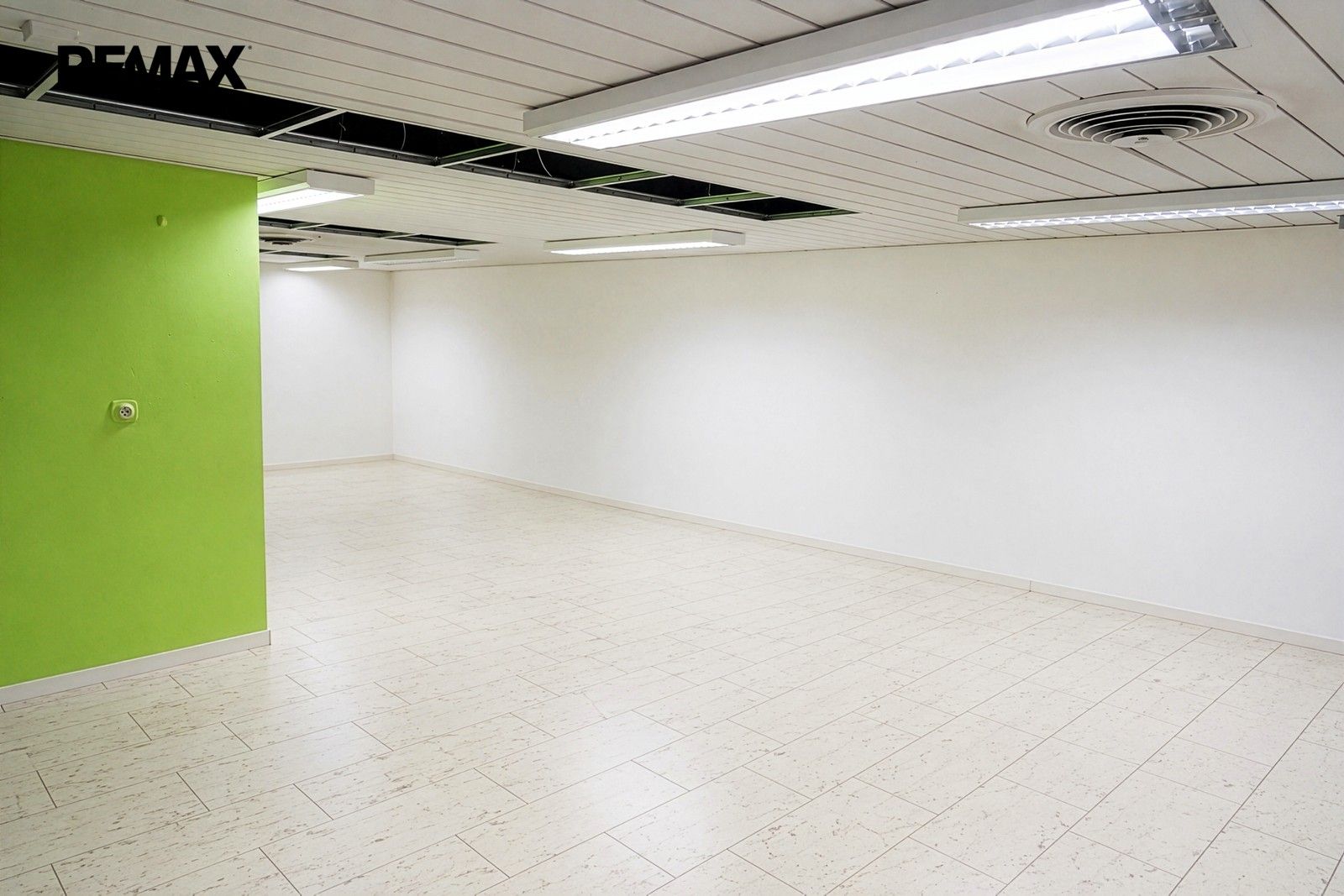 Obchodní prostory · 866 m² · Gočárova třída 1517, Hradec Králové Pražské Předměstí - 3