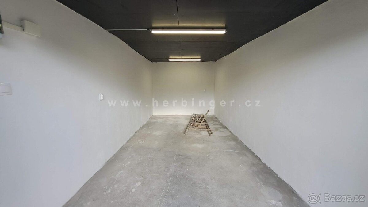 Garáže, Ostrava, 709 00