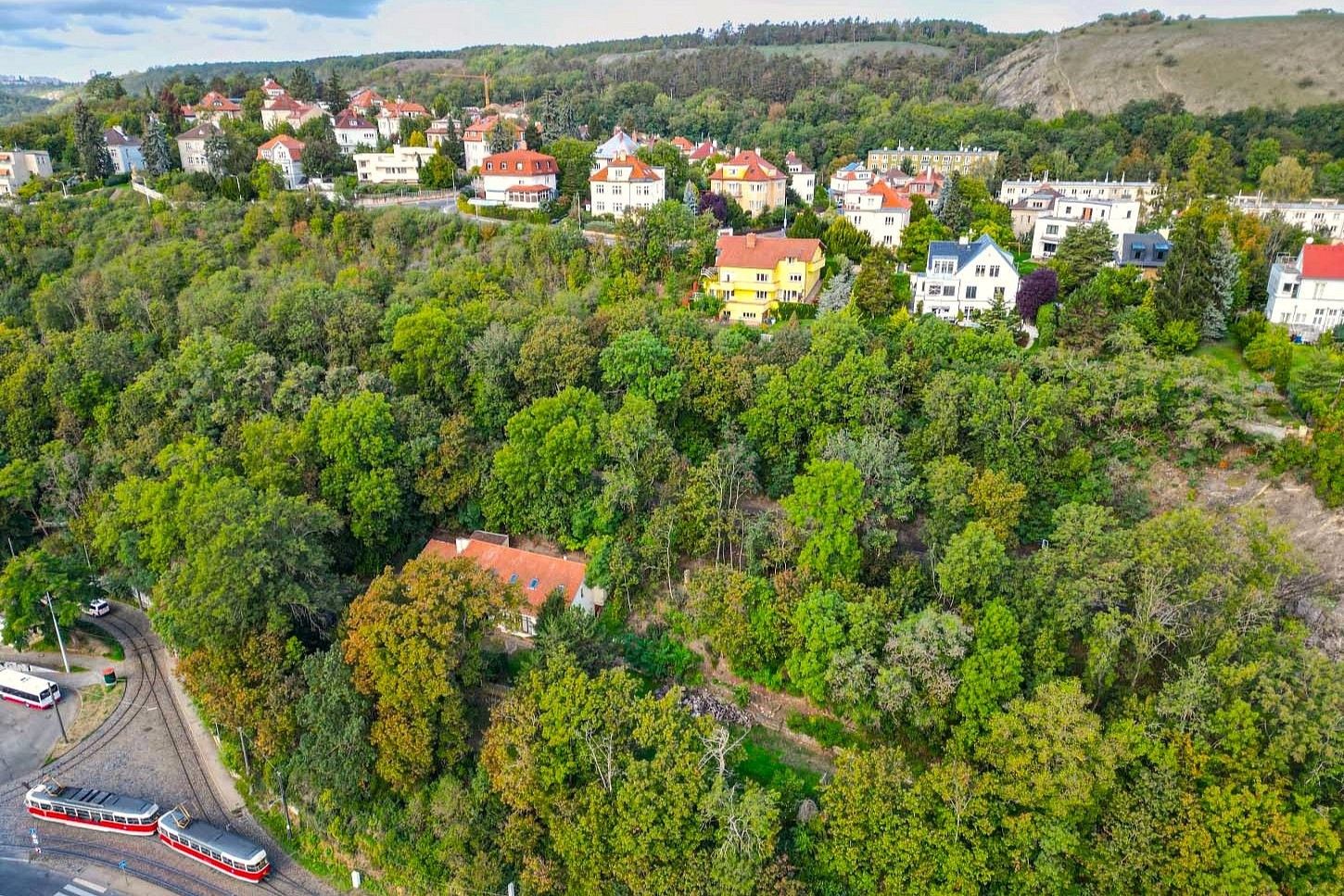 Pozemky pro bydlení, Nad konečnou, Praha 5 - Hlubočepy - 1