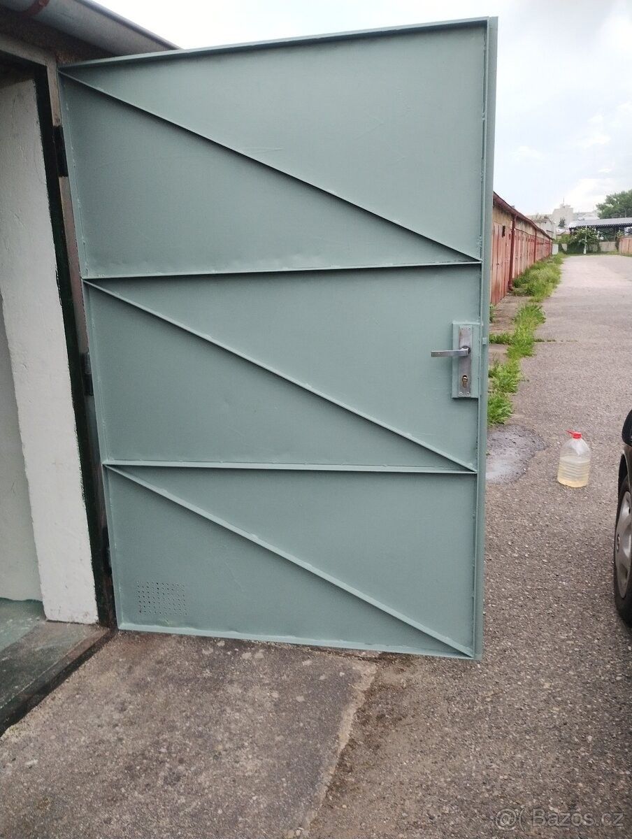 Garáže, Hradec Králové, 500 09