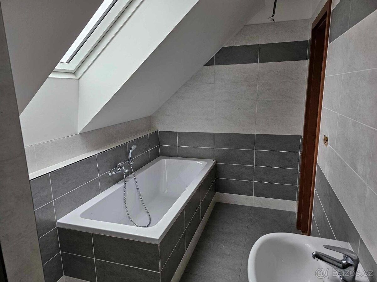 Pronájem rodinný dům - Chlumec nad Cidlinou, 503 51