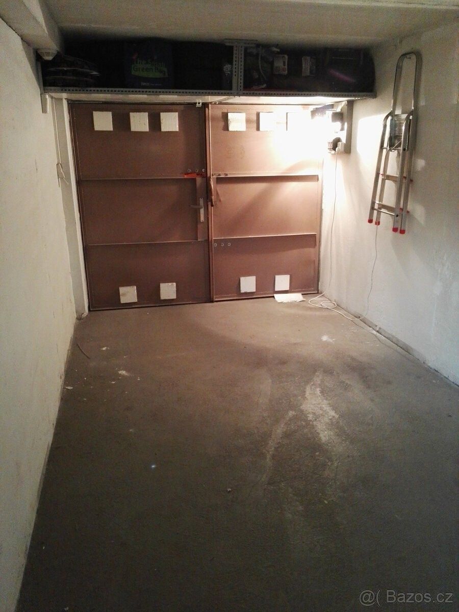 Garáže, Brno, 617 00