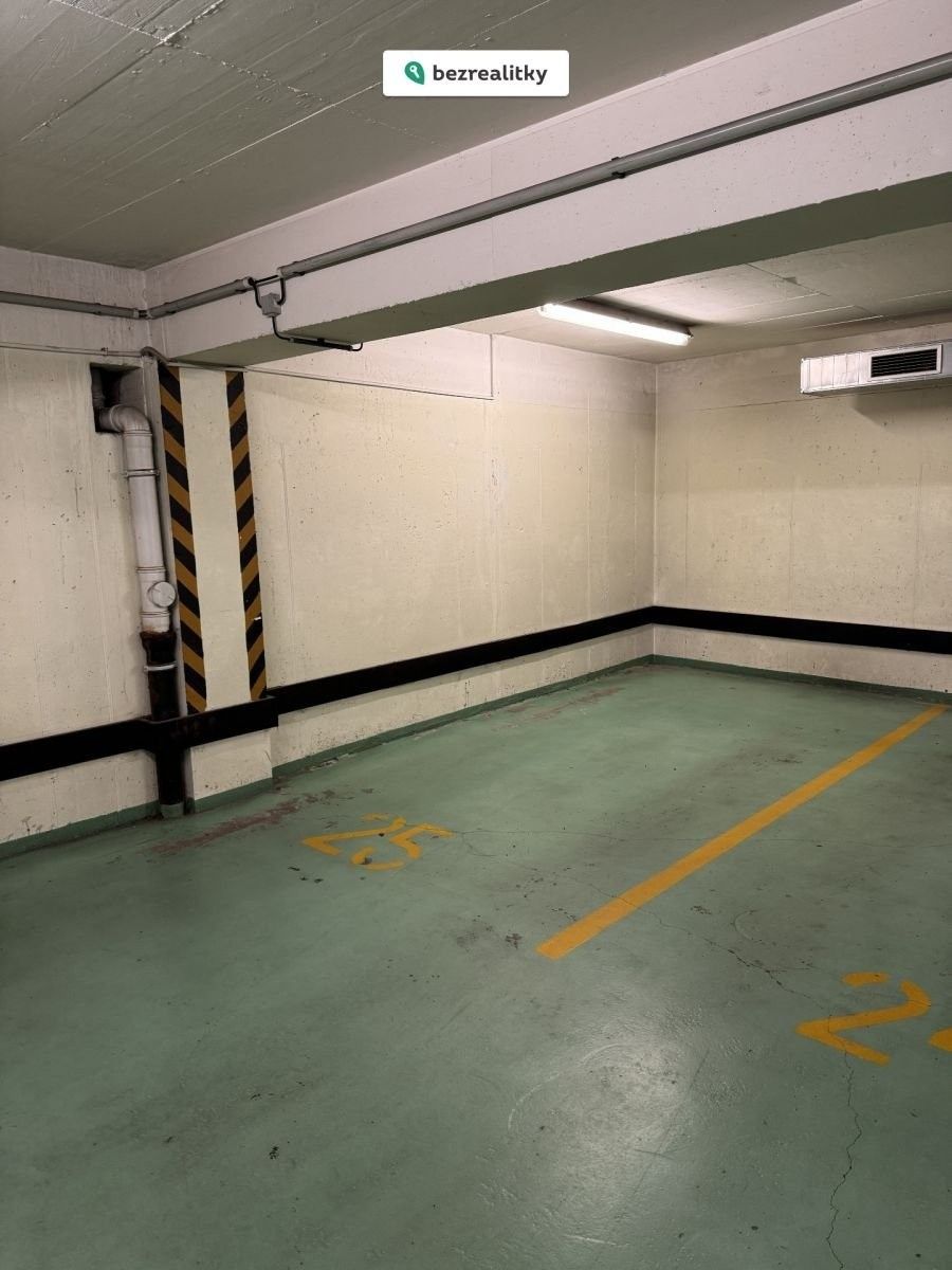 Garáže, Jeseniova 1196, Praha Žižkov, 12 m² - 2
