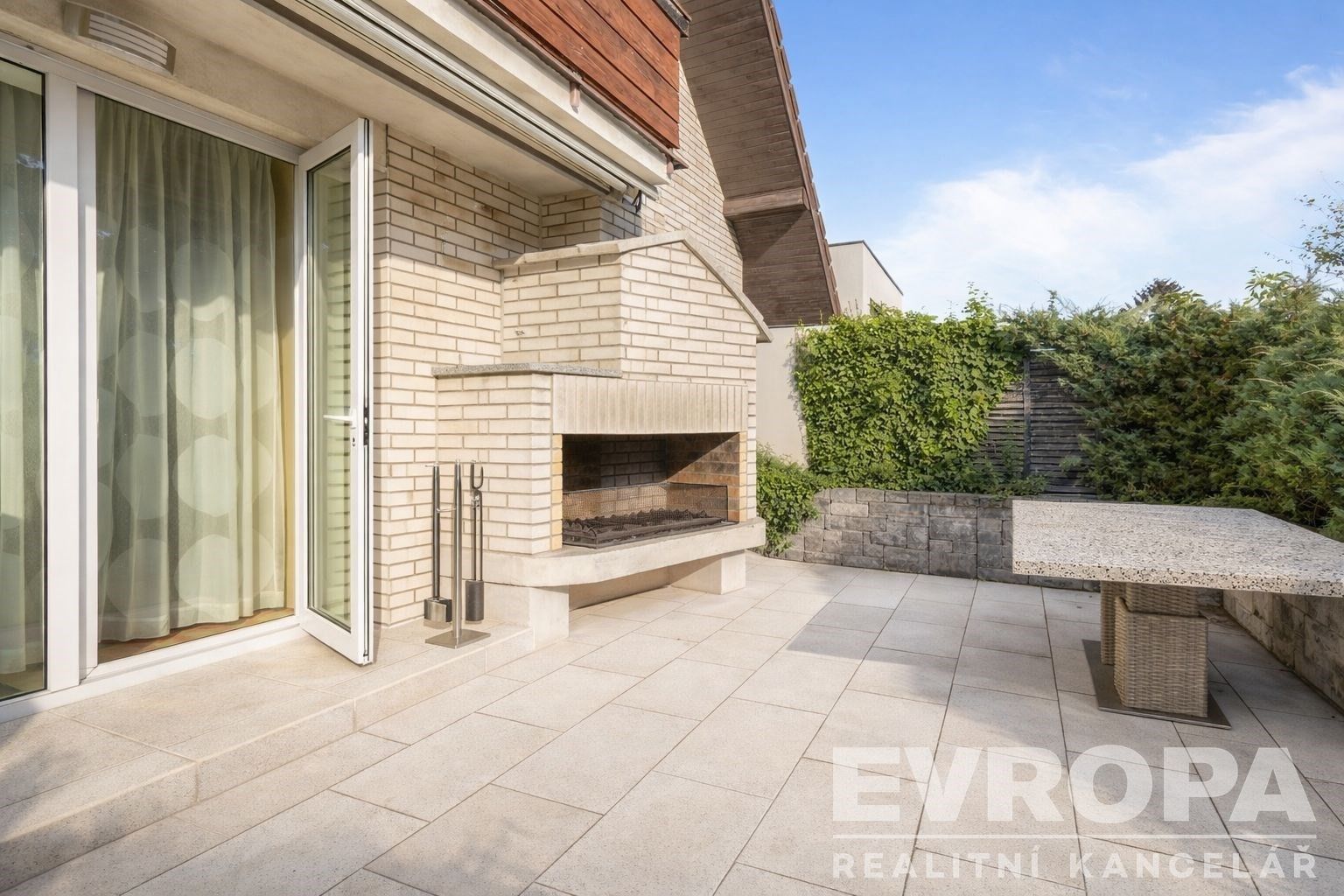 Prodej rodinný dům - Armádní  , Praha, 196 m²