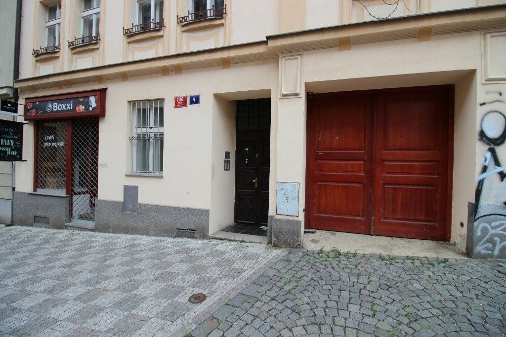 Sklady, Praha, 140 00, 158 m²