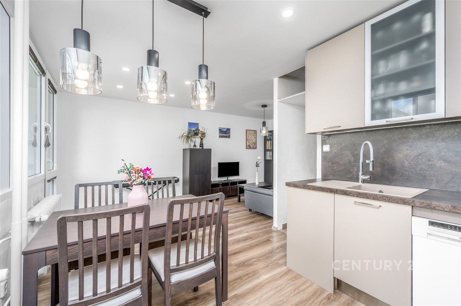 Prodej byt 2+kk - Tádžická, Praha, 50 m²