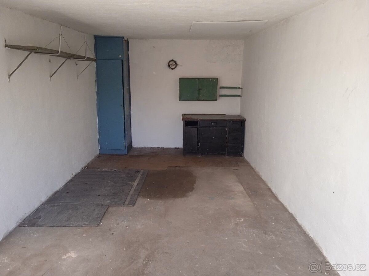 Garáže, Ostrava, 710 00