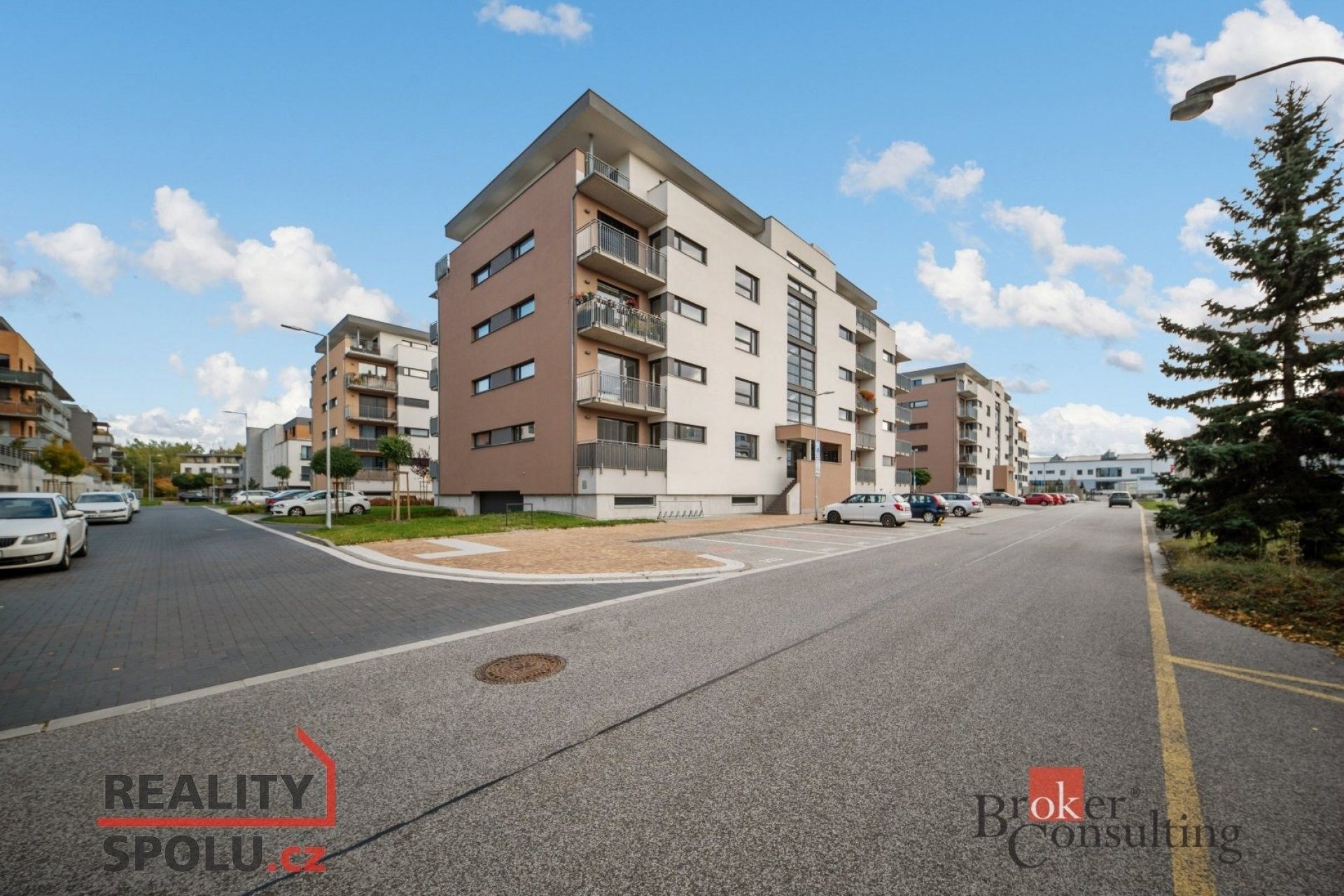 2+kk, Antonína Petrofa, Hradec Králové, 54 m²