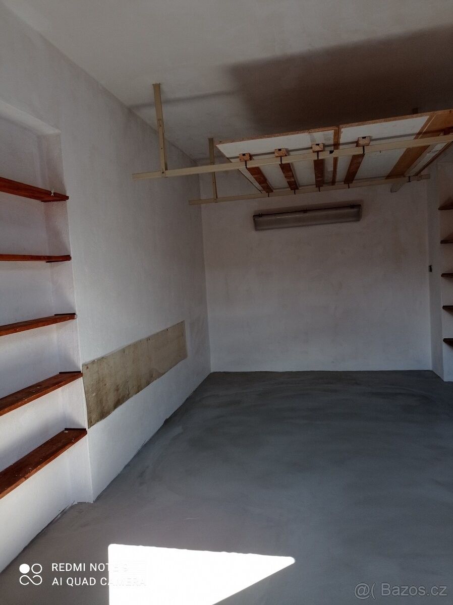 Garáže, Třebíč, 674 01