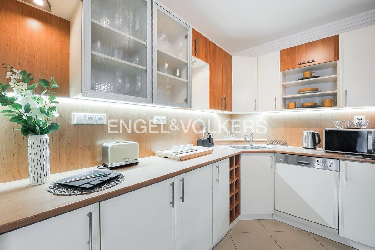 Vila · 351 m² · Nad hradním potokem 92, Praha Veleslavín - 3
