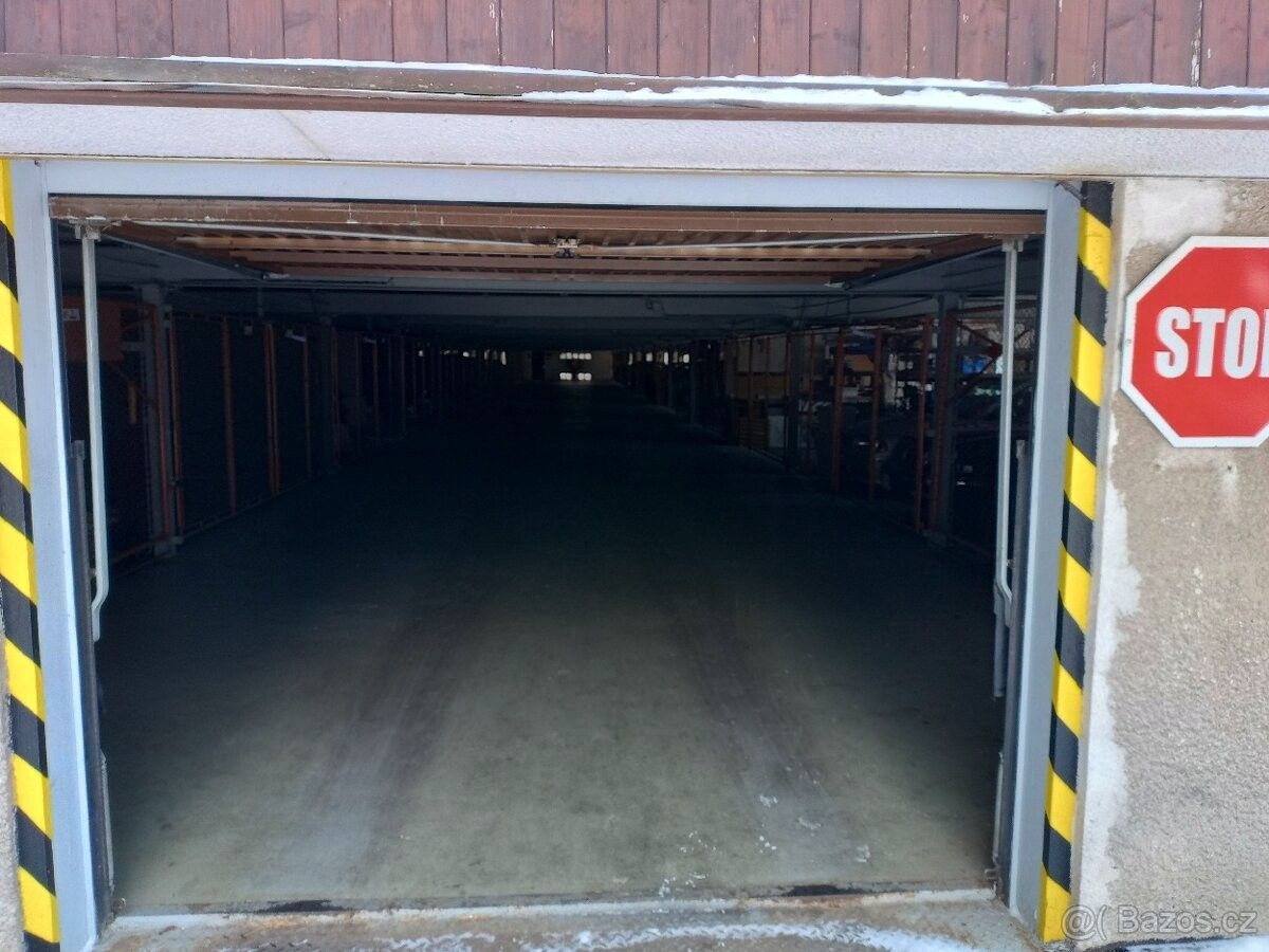 Garáže, Hradec Králové, 500 09