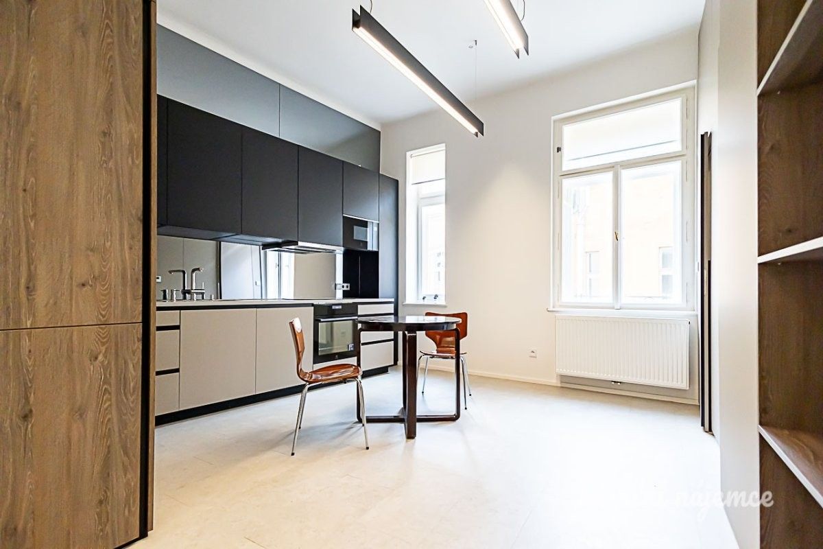 Byt 2+1 · 70 m² · Pštrossova, Praha - 4