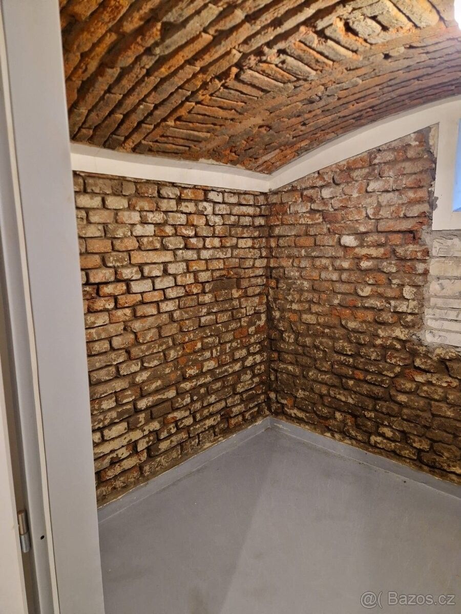 Sklady, Praha, 130 00