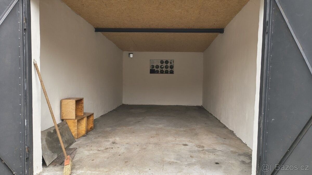 Garáže, Ostrava, 725 25