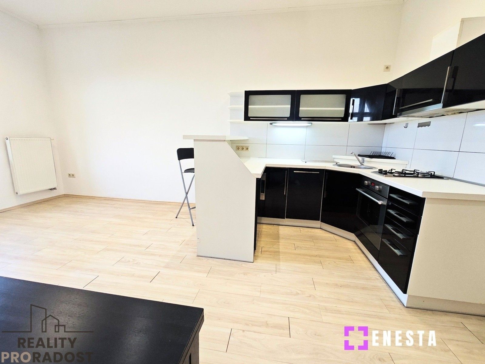 Pronájem byt 2+kk - náměstí Generála Kutlvašra 590, Praha, 57 m²