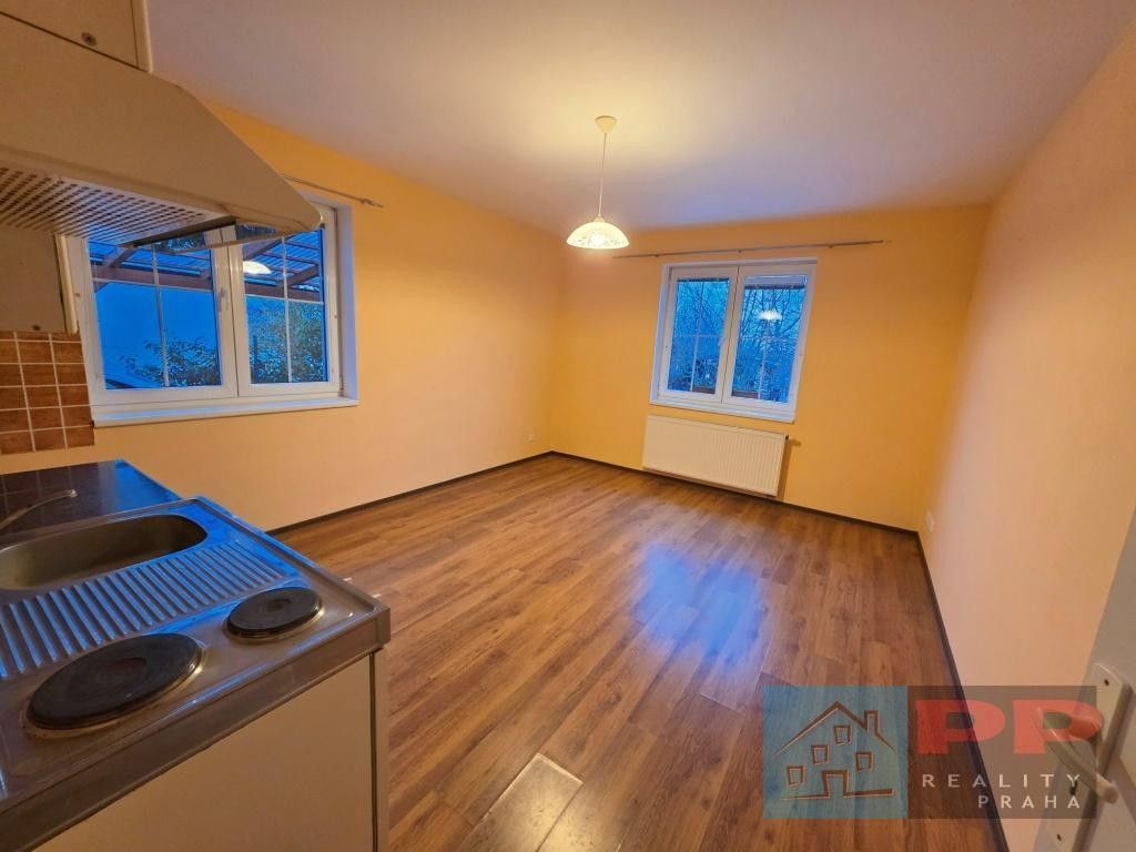 1+kk, Na Blatech, Měšice, 28 m²