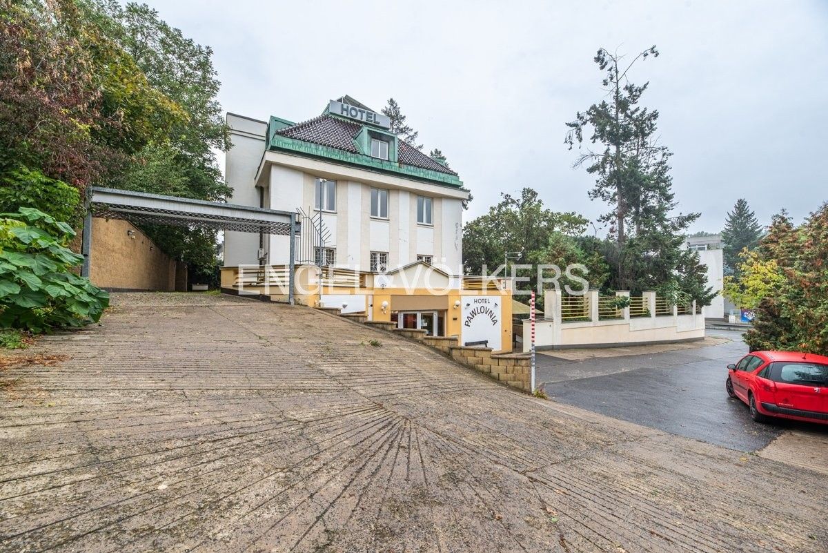 Ubytovací zařízení, V Holešovičkách, Praha, 530 m²